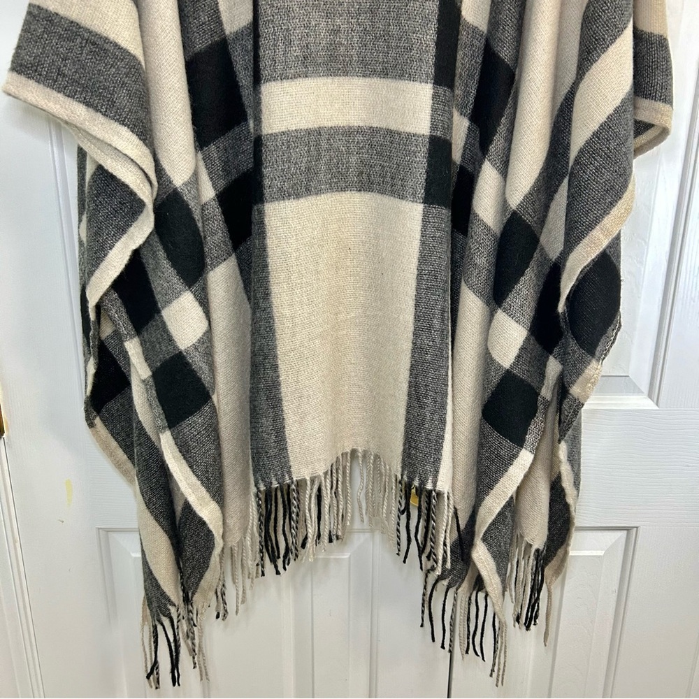 Banana Republic Black & Tan Plaid Fringe Cashmere Wool Wrap Shawl Sweater Sz OS - Picture 7 of 11